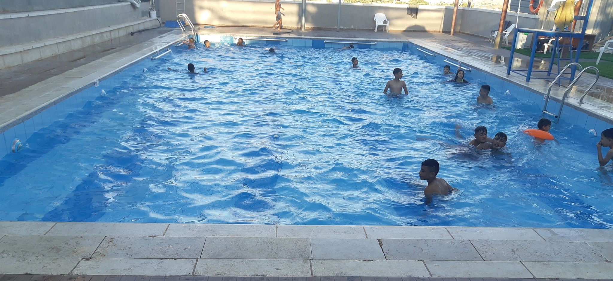 مسبح / حديقة بيت أمر
